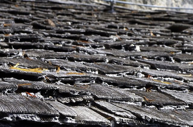 How long do wood shingles last? Damaged roof shingles